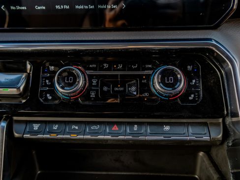 Used 2025 GMC Sierra 3500 Denali w/ Denali Reserve Package image 23