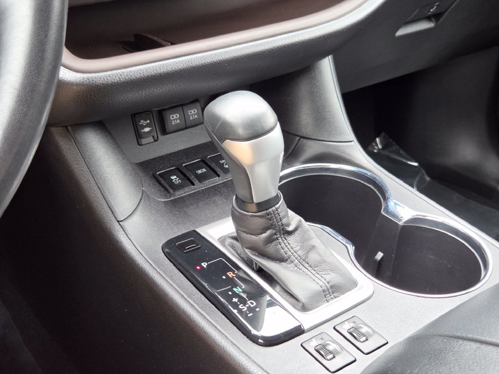 Used 2018 Toyota Highlander XLE AWD/4WD image 38