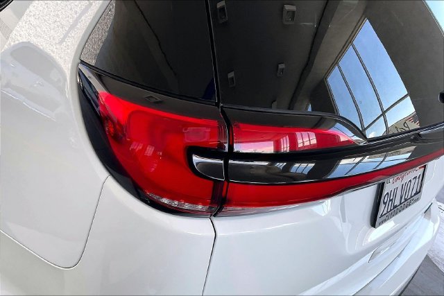 Used 2023 Chrysler Pacifica Limited w/ Uconnect Theater Family Group FWD image 28
