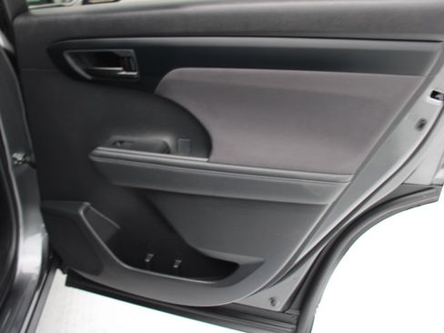 Certified 2023 Toyota Highlander LE image 19