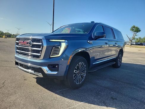New 2026 GMC Yukon XL Elevation image 2