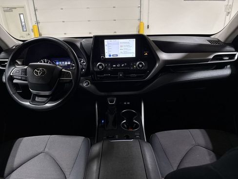Used 2024 Toyota Highlander LE FWD image 10