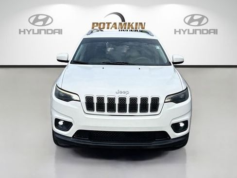 Used 2019 Jeep Cherokee Latitude w/ Popular Appearance Group FWD image 2