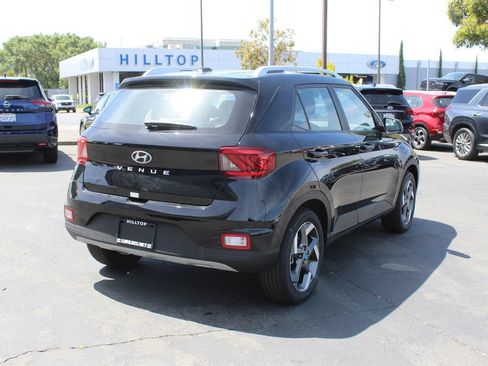 New 2026 Hyundai Venue SEL FWD image 7