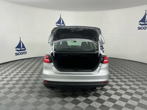 Used 2015 Ford Focus SE FWD image 21