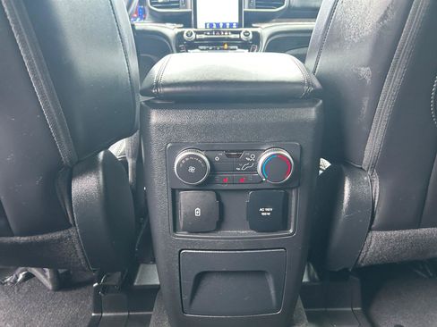 Used 2022 Ford Explorer Platinum w/ Equipment Group 601A AWD/4WD image 18