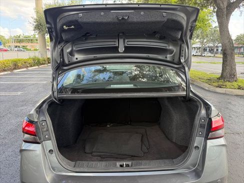 Used 2025 Nissan Versa SR FWD image 16