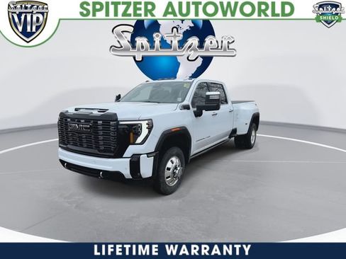 New 2026 GMC Sierra 3500 Denali Ultimate w/ LPO, Black Badging Package image 4