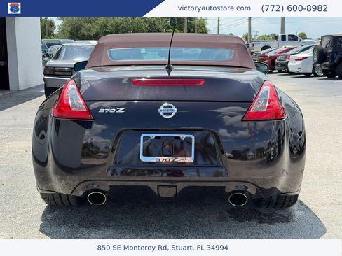 Used 2010 Nissan 370Z Touring w/ Sport Pkg RWD image 4