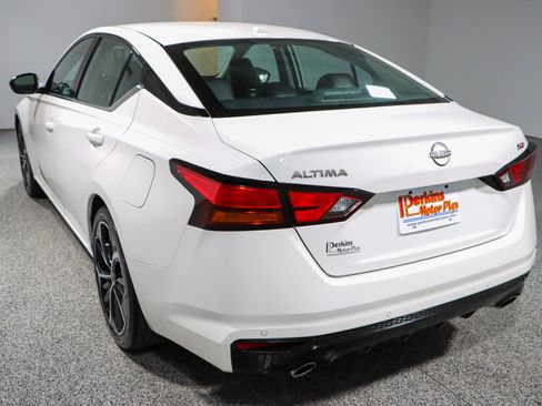 Used 2024 Nissan Altima 2.5 SR FWD image 9
