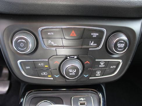 Used 2021 Jeep Compass Latitude w/ Sun and Sound Group AWD/4WD image 23
