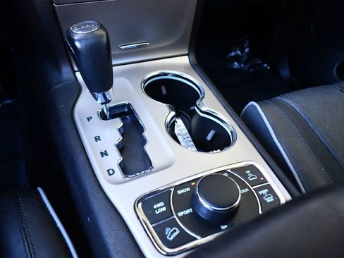 Used 2012 Jeep Grand Cherokee Overland image 32