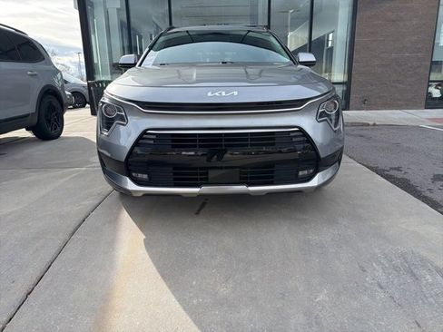 Certified 2024 Kia Niro EX Touring image 8