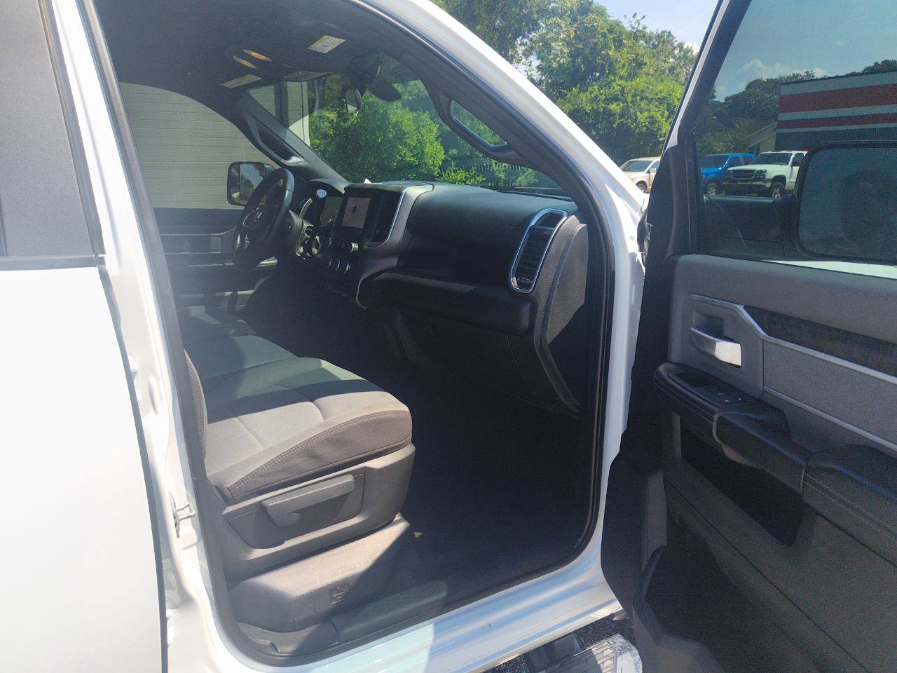 Used 2022 RAM 2500 Big Horn AWD/4WD image 9