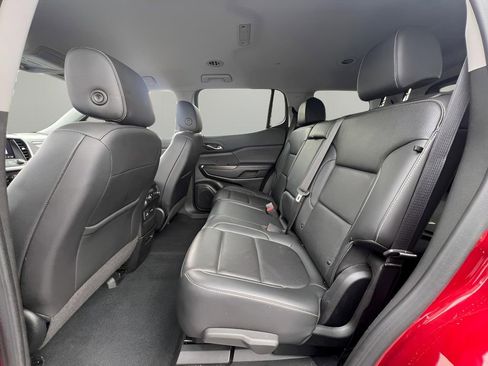 Used 2023 GMC Acadia SLT image 18