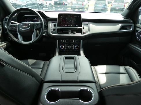 Used 2024 GMC Yukon SLT w/ SLT Luxury Package AWD/4WD image 23