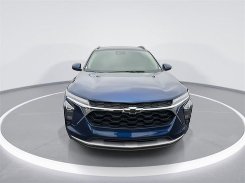 Used 2024 Chevrolet Trax LT w/ Driver Confidence Package image 3