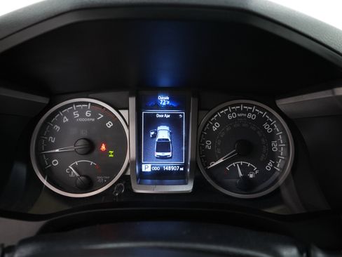 Used 2017 Toyota Tacoma SR5 w/ Tow Package AWD/4WD image 22