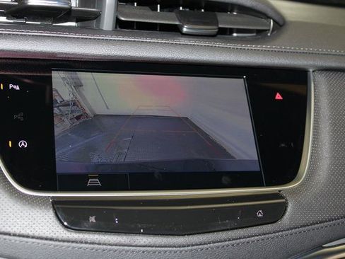 New 2025 Cadillac XT5 Luxury image 14