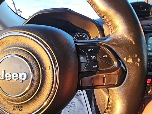 Used 2017 Jeep Renegade Latitude image 24