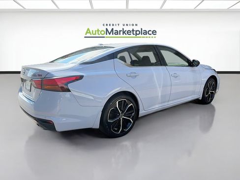 Used 2024 Nissan Altima 2.5 SR w/ SR Premium Package FWD image 7