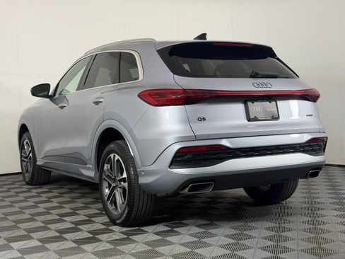 Used 2025 Audi Q5 Premium AWD/4WD image 3