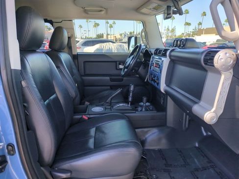 Used 2013 Toyota FJ Cruiser 4WD w/ Convenience Pkg image 19