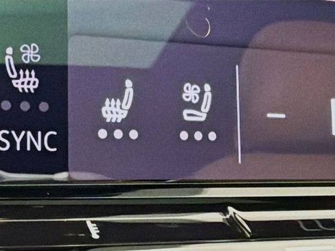 Used 2025 Volkswagen Atlas Cross Sport SEL R-Line image 21