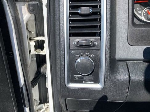Used 2017 RAM 1500 Classic SLT AWD/4WD image 18