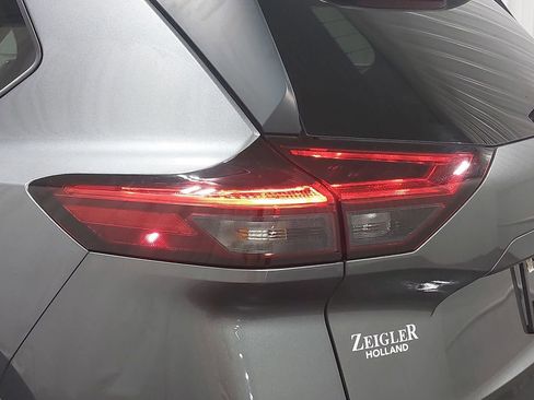 Used 2023 Nissan Rogue SV w/ SV Premium B Package image 48