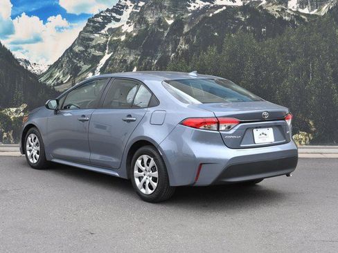 Used 2025 Toyota Corolla LE FWD image 9