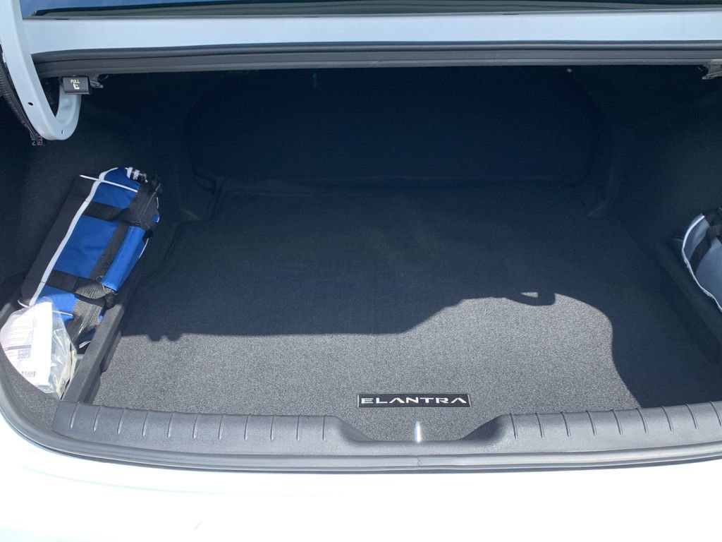 Certified 2026 Hyundai Elantra SE w/ Cargo Package FWD image 10