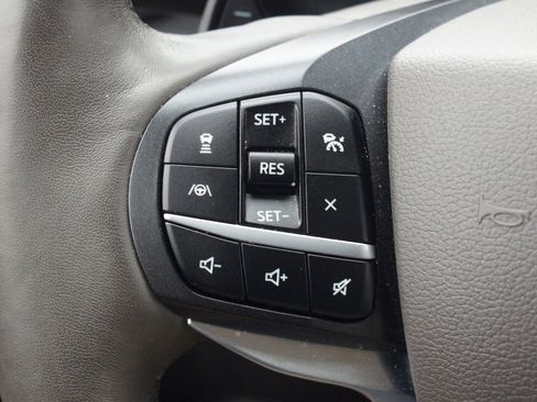 Used 2020 Ford Explorer Platinum w/ Premium Technology Package image 11