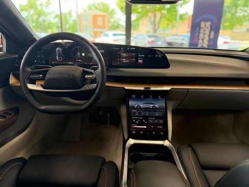 Used 2025 Lucid Air Touring AWD/4WD image 34