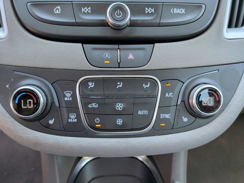 Used 2025 Chevrolet Malibu LT FWD image 25