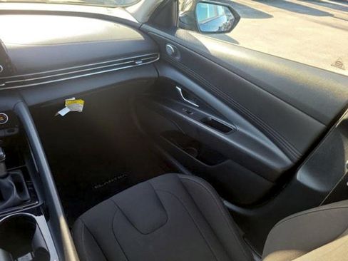 Used 2022 Hyundai Elantra SEL w/ Convenience Package FWD image 13