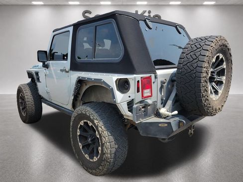 Used 2011 Jeep Wrangler Sahara AWD/4WD image 2