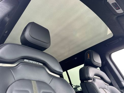 Used 2025 Rivian R1S Adventure AWD/4WD image 25