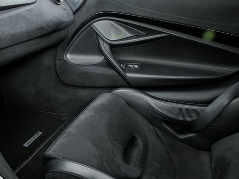 Used 2019 McLaren 720S Performance RWD image 36