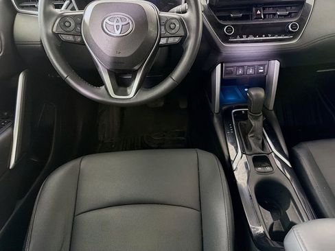 Used 2022 Toyota Corolla Cross XLE image 25