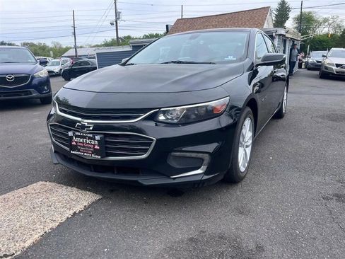 Used 2017 Chevrolet Malibu LT FWD image 2