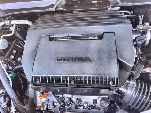 Used 2025 Honda Pilot Touring image 10