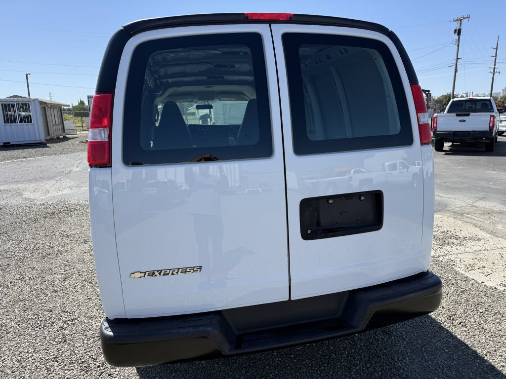 Used 2018 Chevrolet Express 2500 w/ Driver Convenience Package RWD image 8