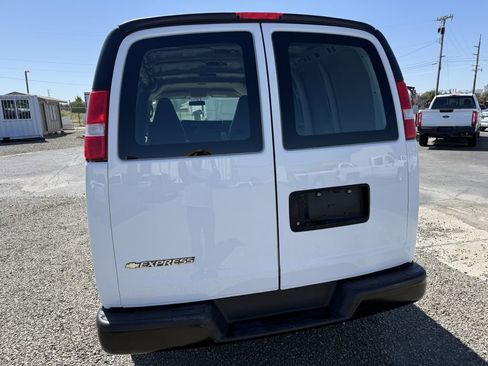 Used 2018 Chevrolet Express 2500 w/ Driver Convenience Package RWD image 8