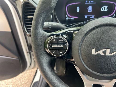 Used 2023 Kia Soul S FWD image 17