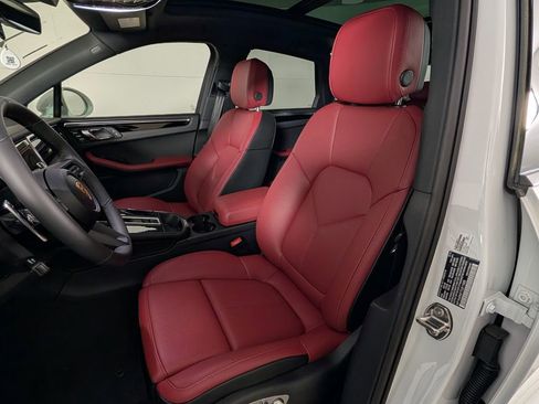 New 2026 Porsche Macan AWD/4WD image 5
