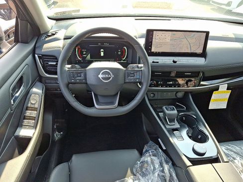 New 2025 Nissan Rogue SL image 5