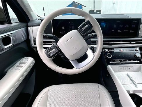 Used 2025 Hyundai Santa Fe SEL FWD image 8