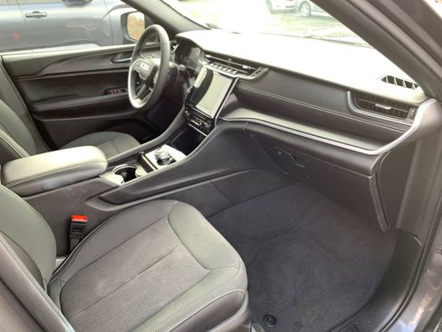 Used 2024 Jeep Grand Cherokee Laredo X w/ Trailer Tow Package image 17