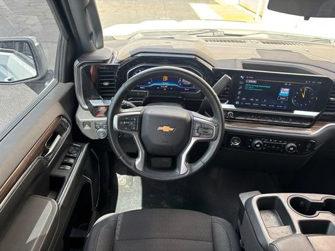 Used 2023 Chevrolet Silverado 1500 LT AWD/4WD image 3